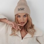 Czapka klasyczna z haftem Ola Voga Original beżowa