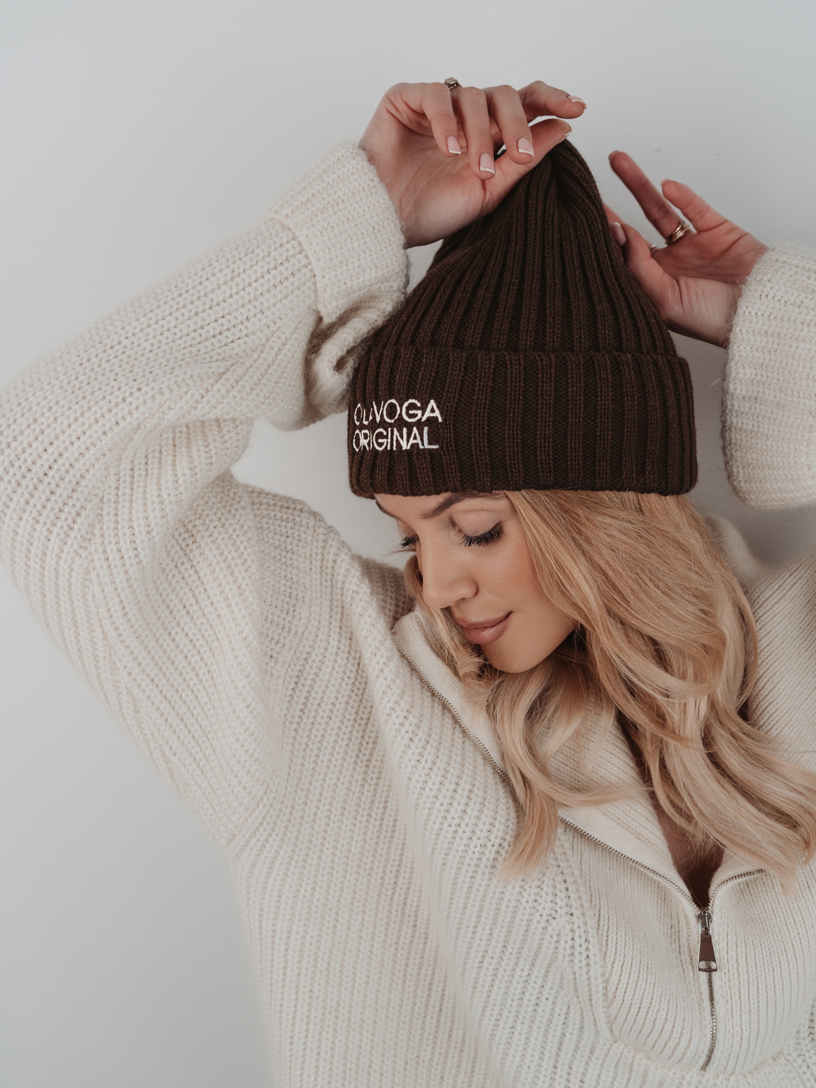 Czapka klasyczna z haftem Ola Voga Original brązowa