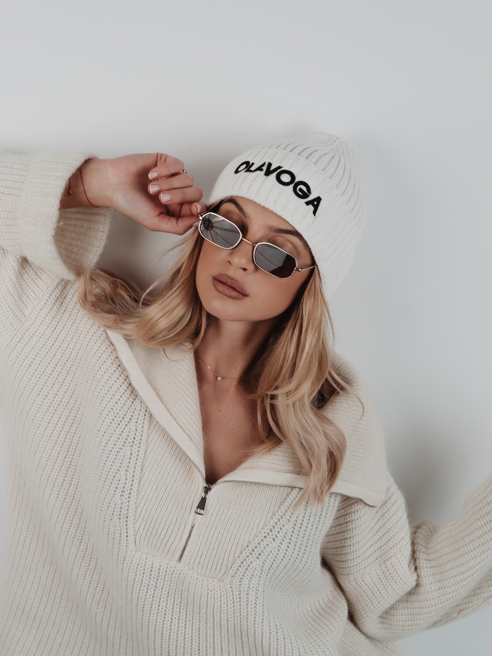 Czapka damska bawełniana OlaVoga Letters ecru Czapka damska bawełniana OlaVoga Letters ecru