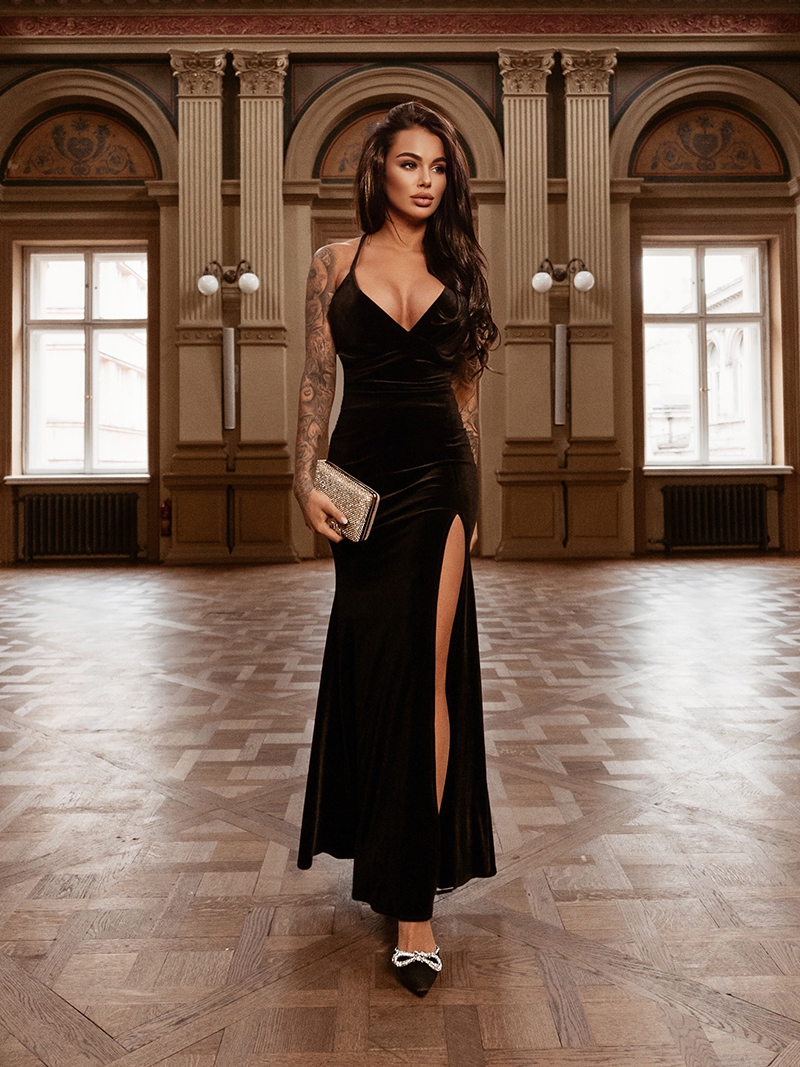 Sukienka welurowa z dekoltem Sexy Velvet czarna