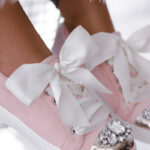 Trampki kokardziaki Rock Glam pudrowe