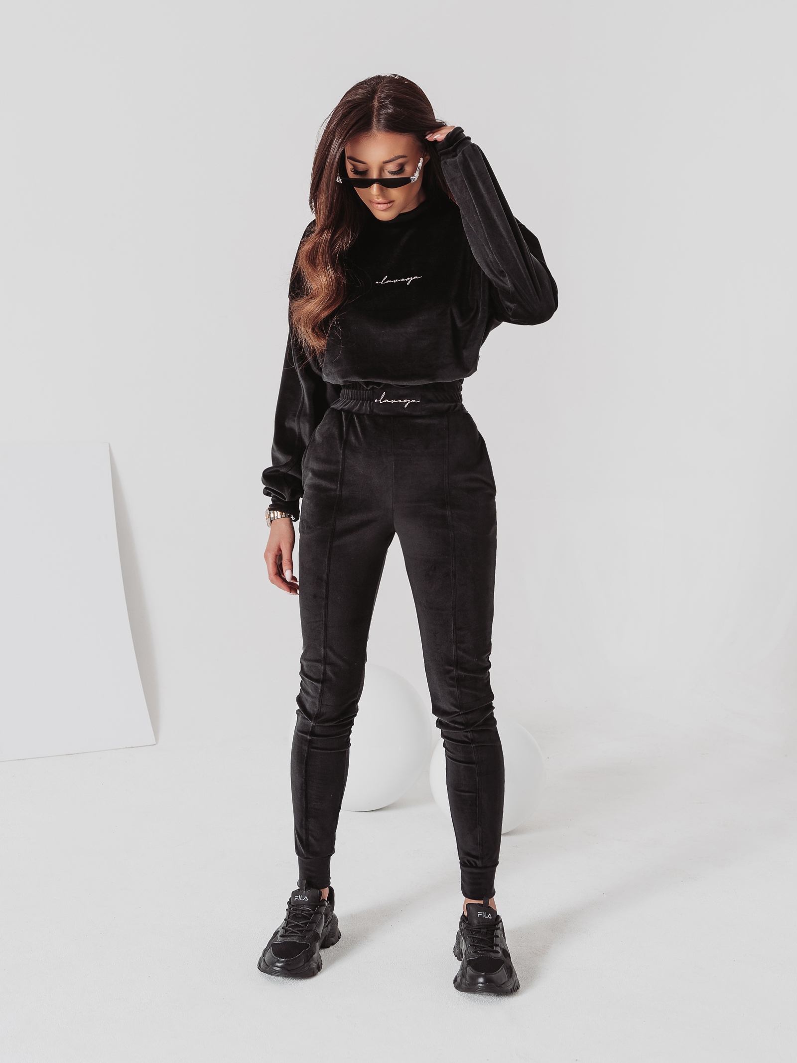 Komplet welurowy Kaylie Ola Voga czarny