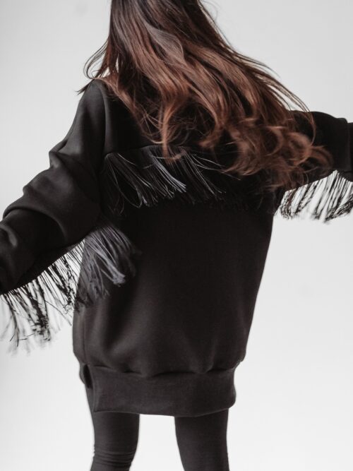 Bluza oversize z frędzlami Penny Ola Voga czarna