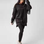 Bluza oversize z frędzlami Penny Ola Voga czarna