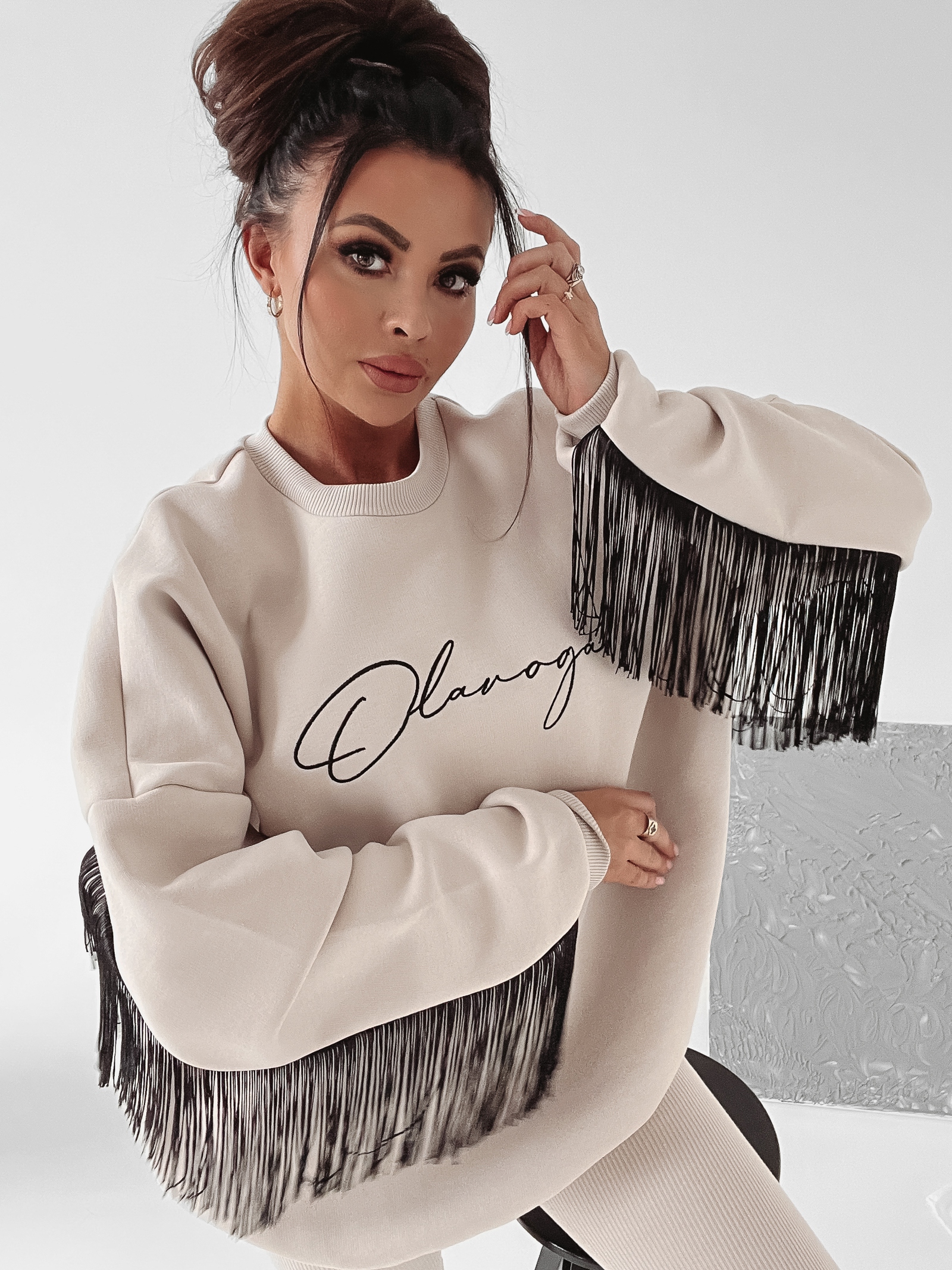 Bluza oversize z frędzlami Penny Ola Voga beżowa Bluza oversize z frędzlami Penny Ola Voga beżowa