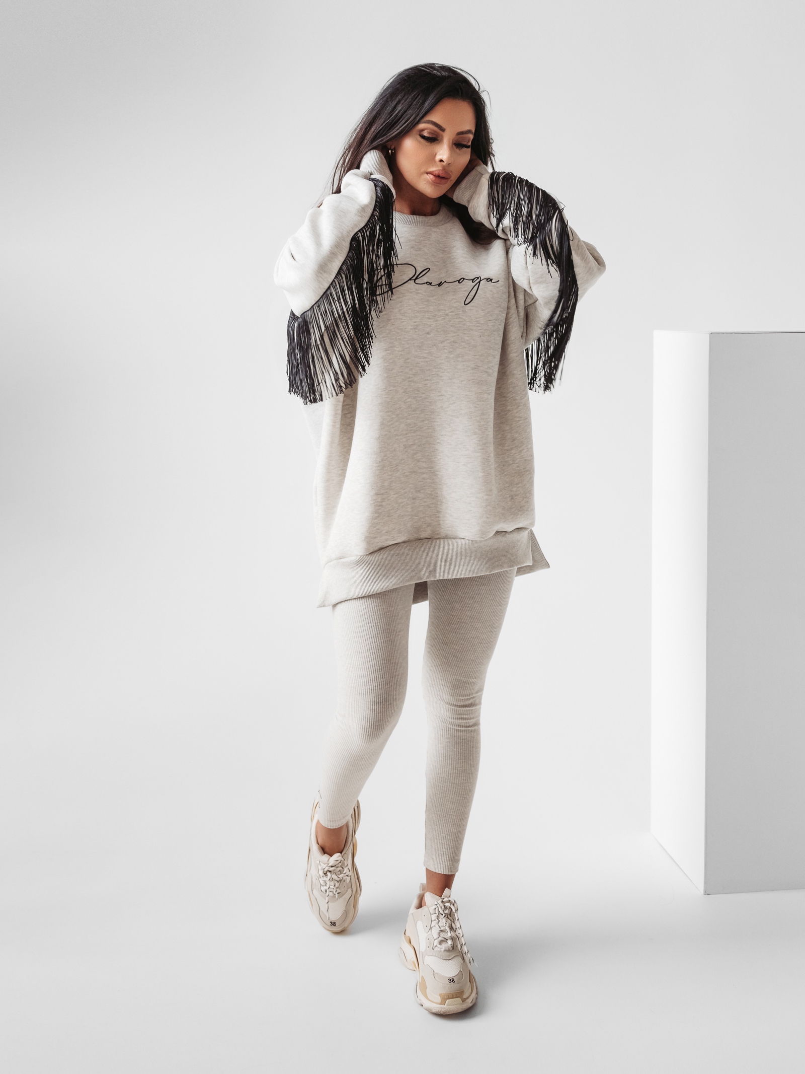 Bluza oversize z frędzlami Penny Ola Voga szary melanż Bluza oversize z frędzlami Penny Ola Voga szary melanż