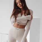 Komplet dopasowany Lunya Ola Voga beżowy