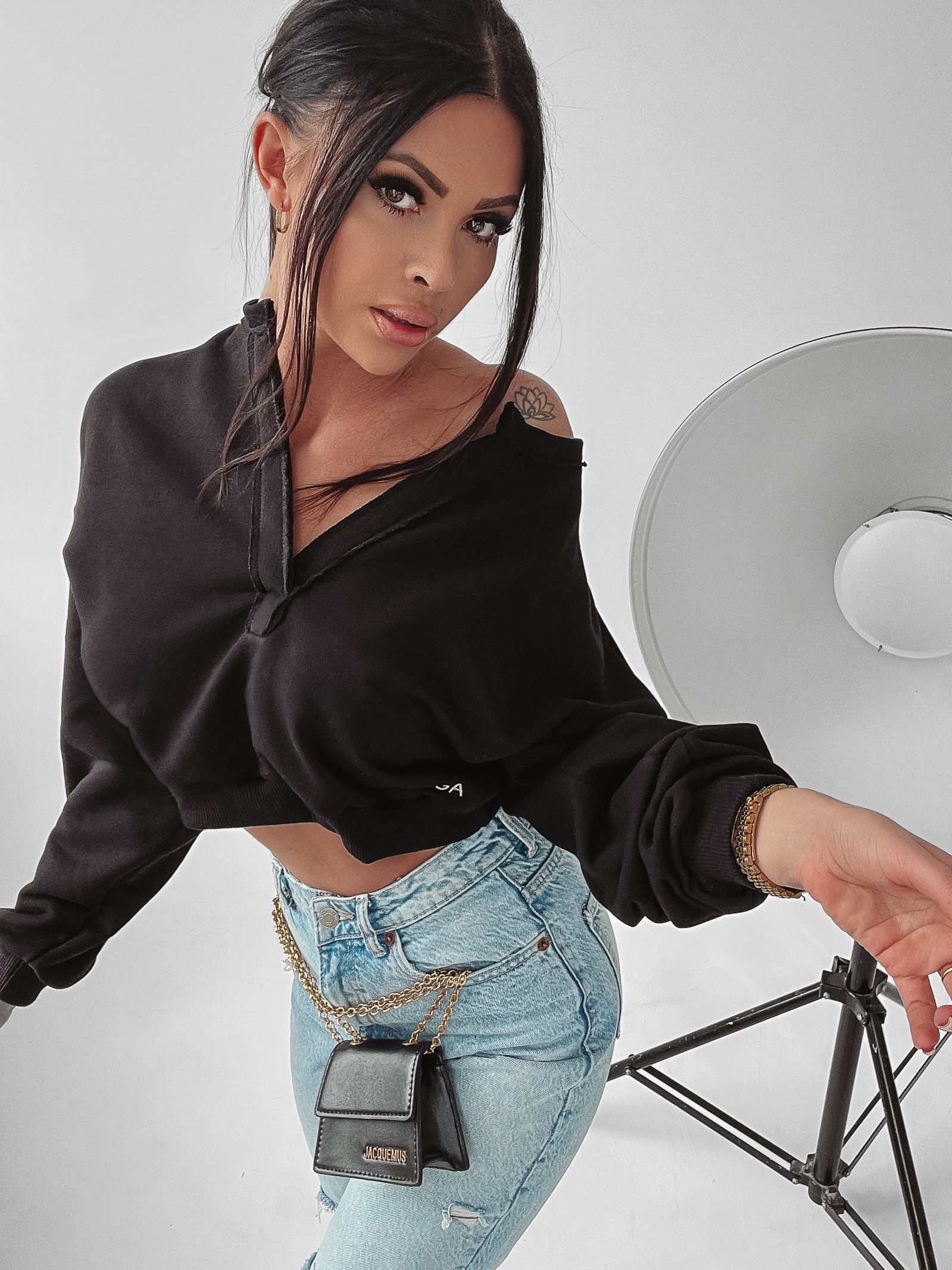 Bluza z wycięciem Anette Ola Voga czarna