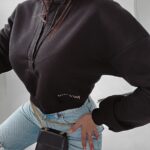 Bluza z wycięciem Anette Ola Voga czarna