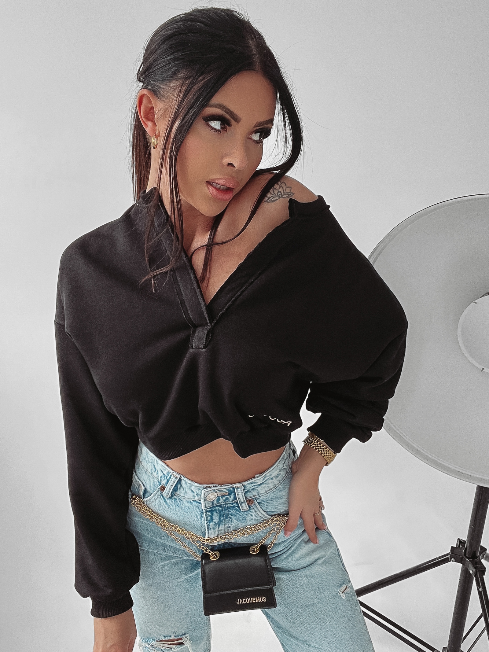 Bluza z wycięciem Anette Ola Voga czarna