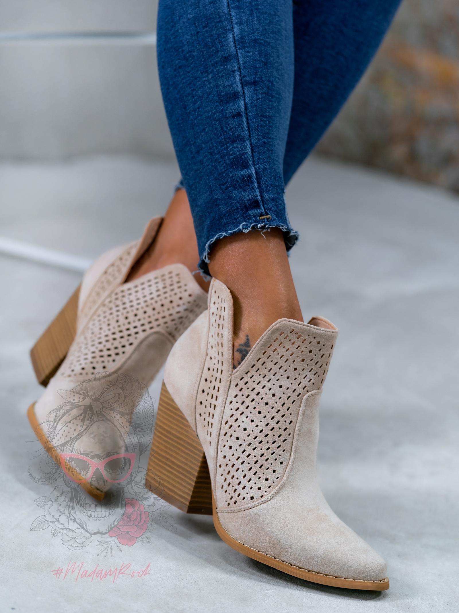 Botki z wycięciami Madam Davosi beżowe