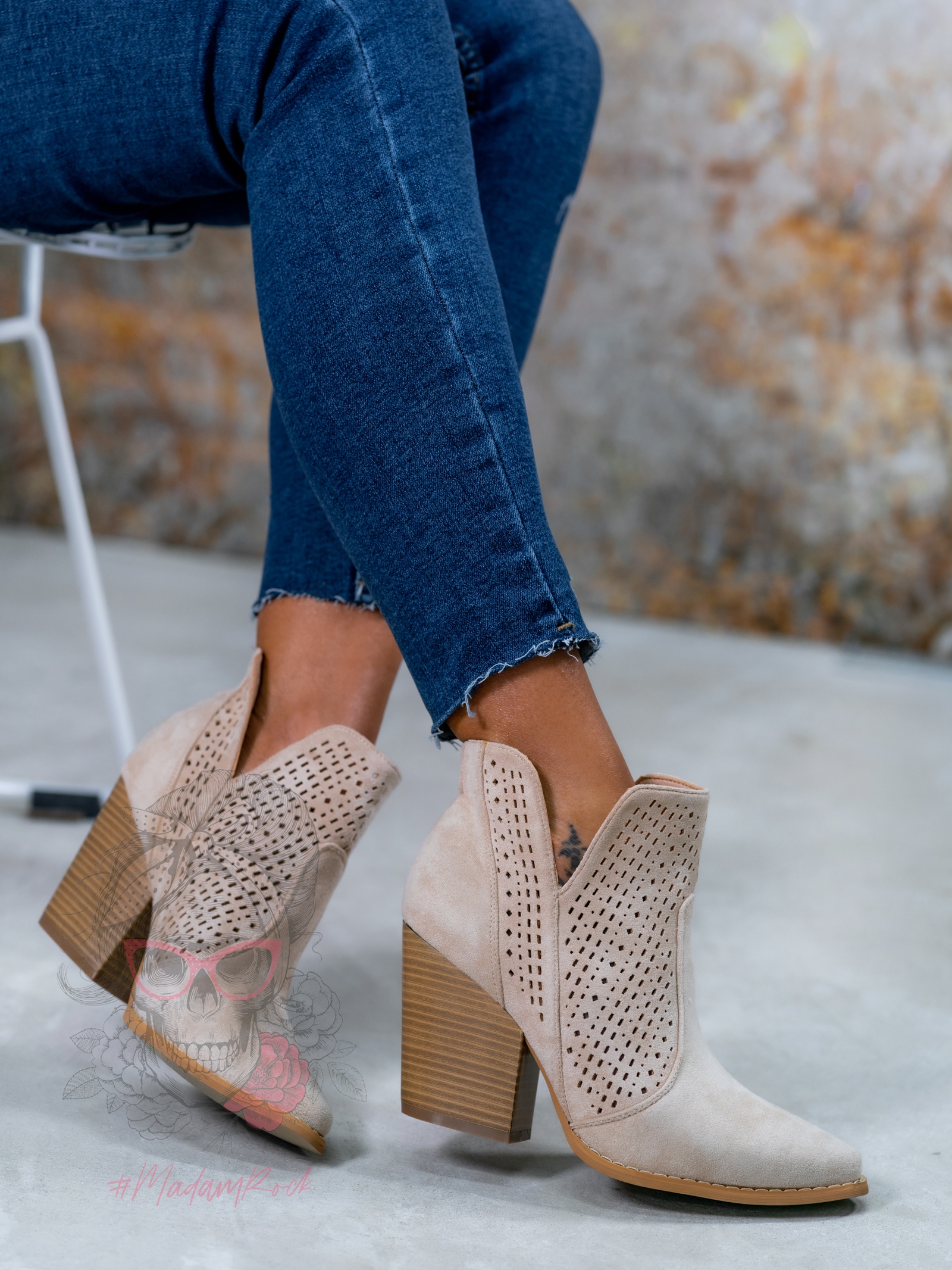 Botki z wycięciami Madam Davosi beżowe