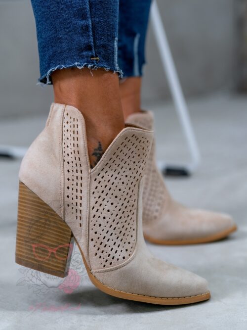 Botki z wycięciami Madam Davosi beżowe