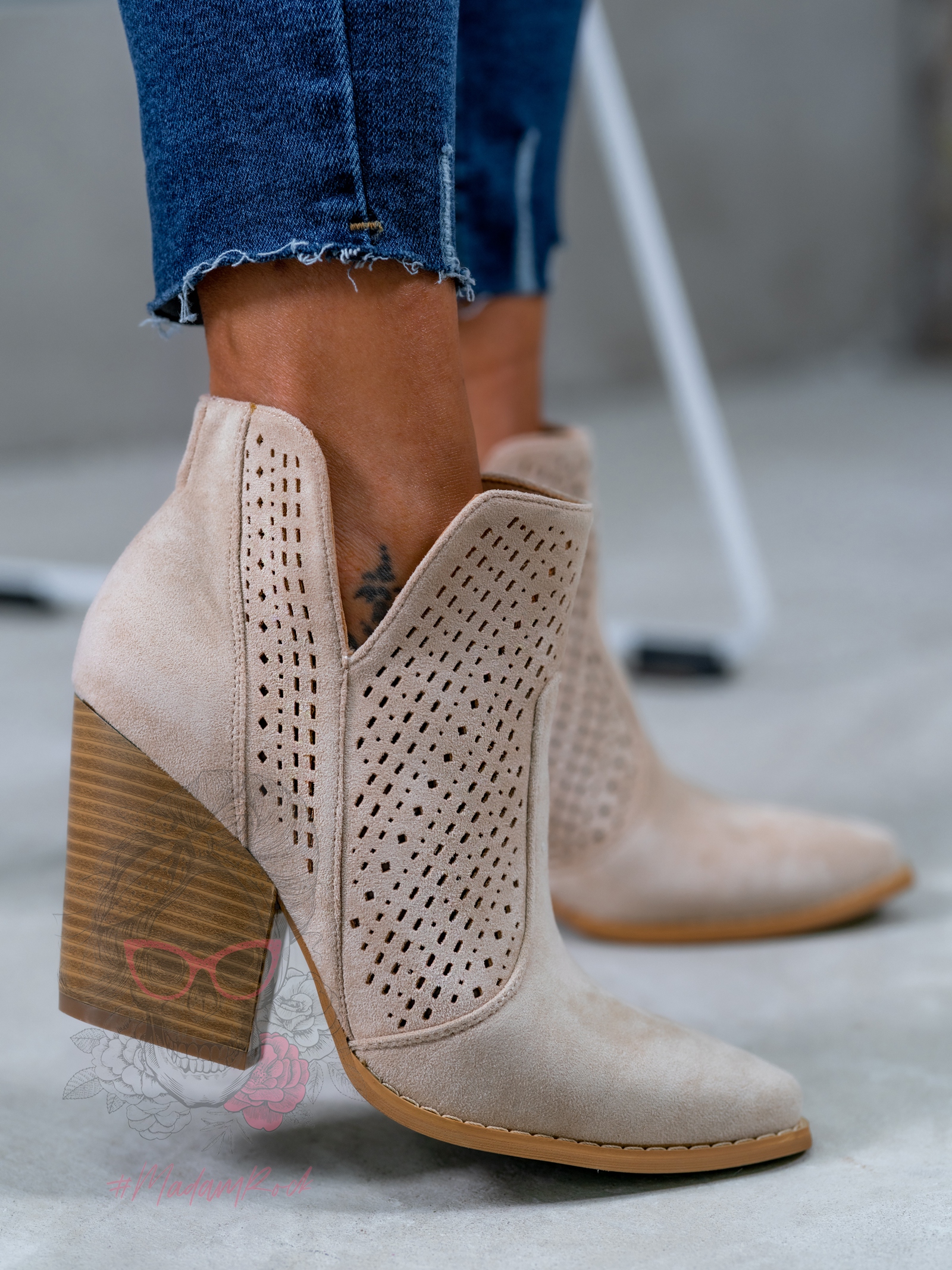 Botki z wycięciami Madam Davosi beżowe