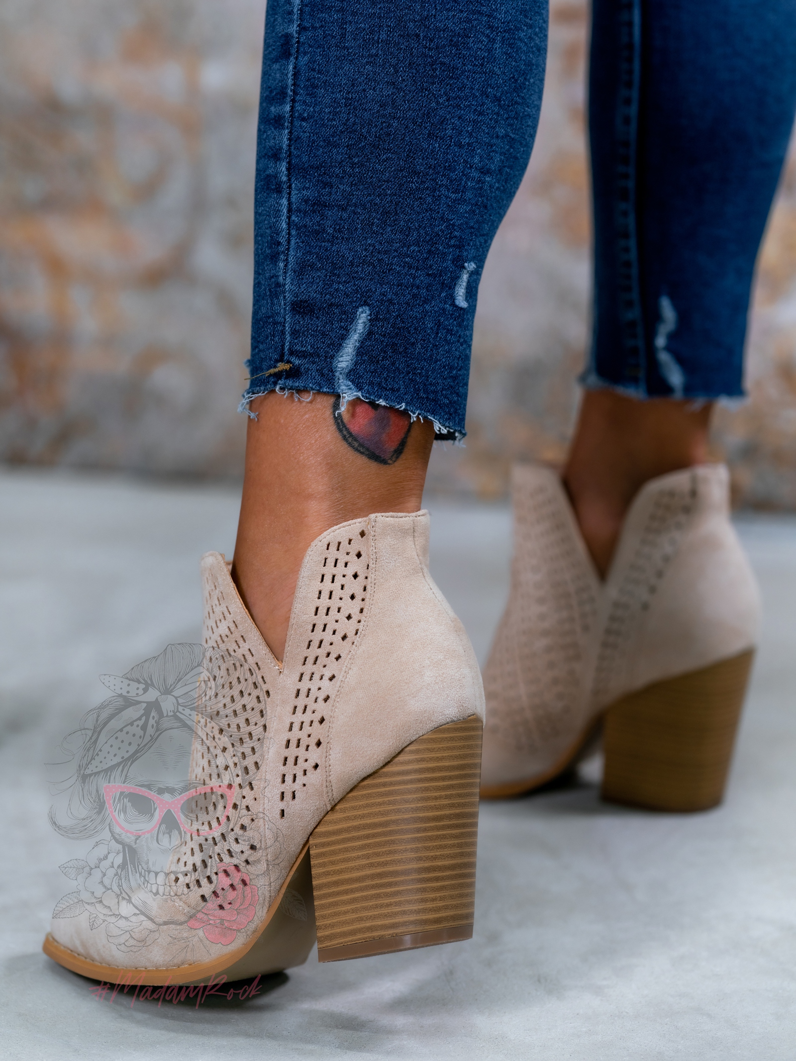 Botki z wycięciami Madam Davosi beżowe