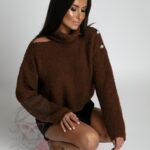 Sweterek pluszowy z perłami Fofo brązowy