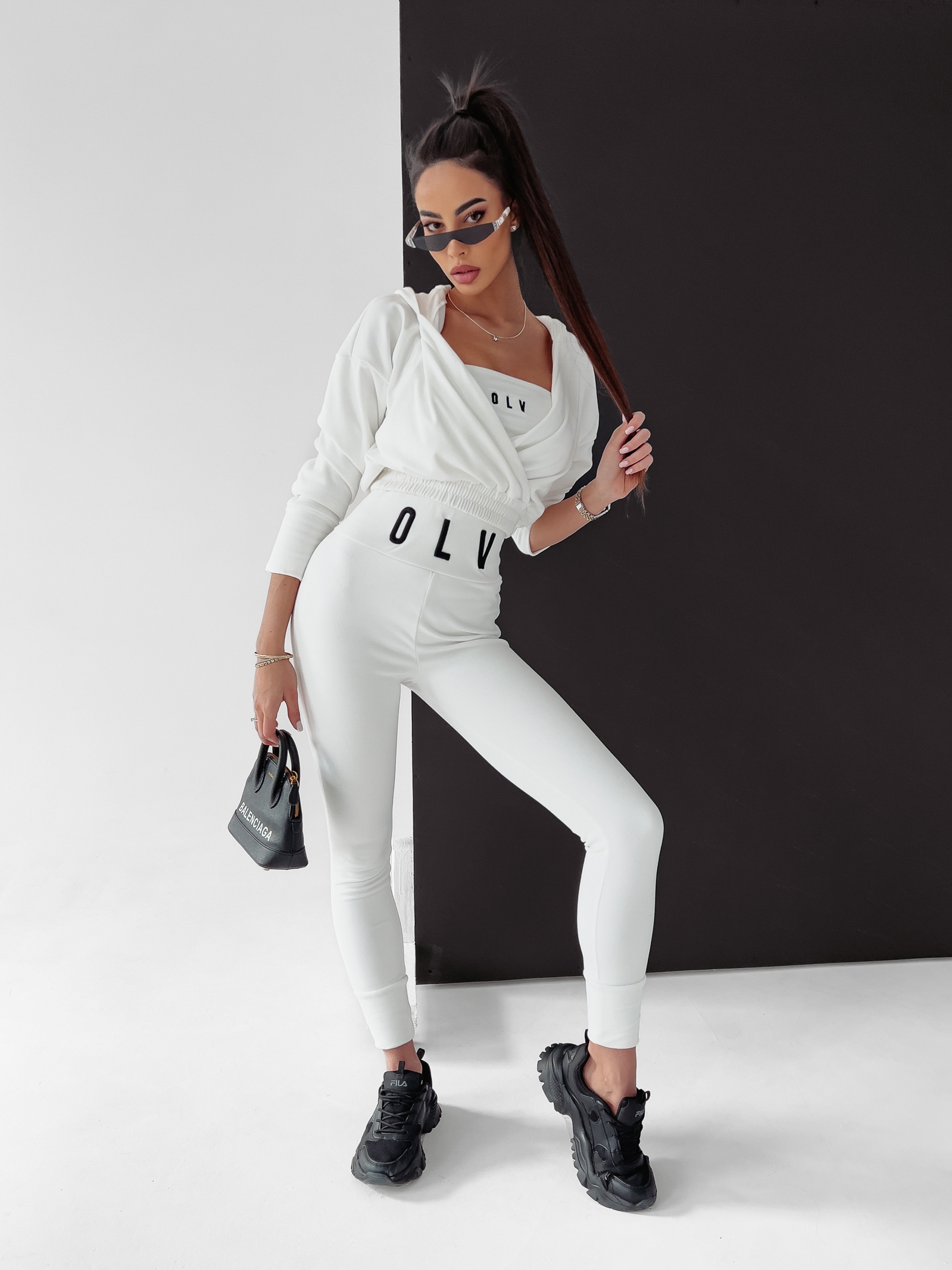 Komplet 3-częsciowy logowany Moccia Ola Voga ecru Komplet 3-częsciowy logowany Moccia Ola Voga ecru