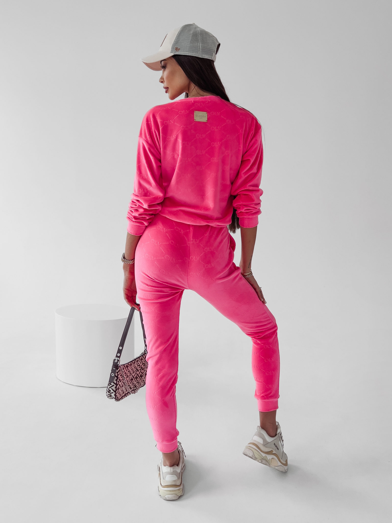 Komplet damski logowany Lilly Ola Voga neonowy róż