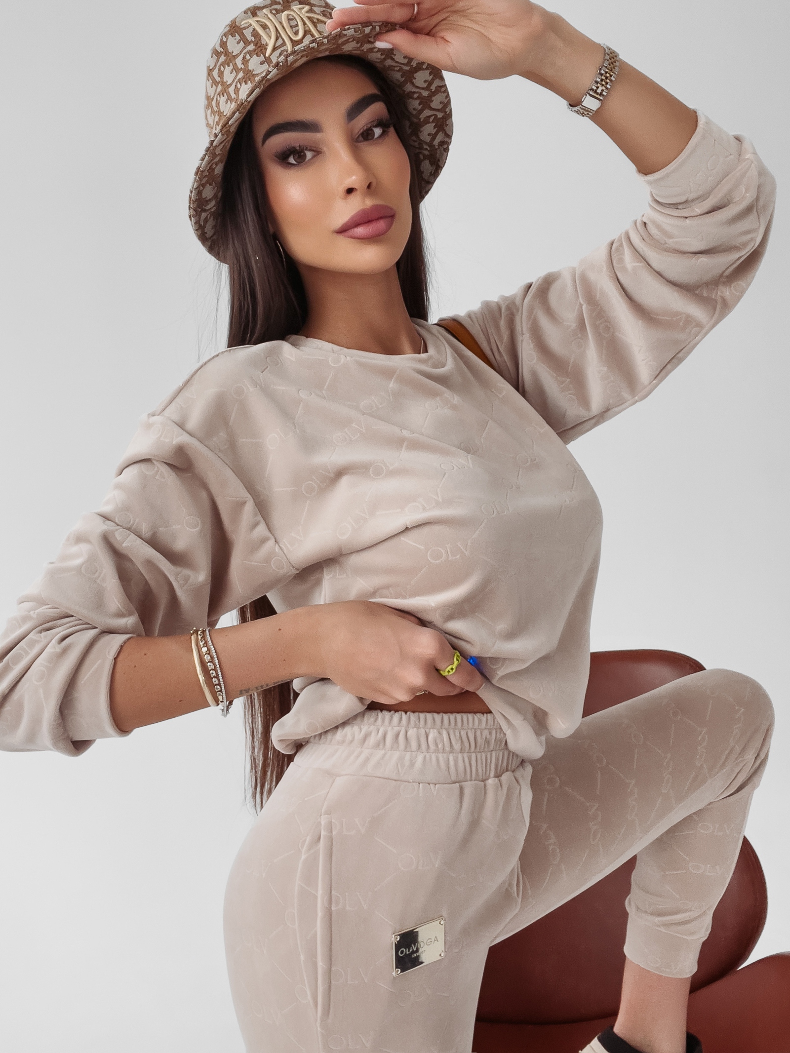 Komplet damski logowany Lilly Ola Voga beżowy Komplet damski logowany Lilly Ola Voga beżowy