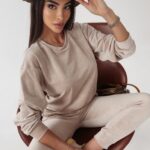 Komplet damski logowany Lilly Ola Voga beżowy