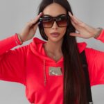 Bluza krótka z kapturem Marma Ola Voga neonowy róż