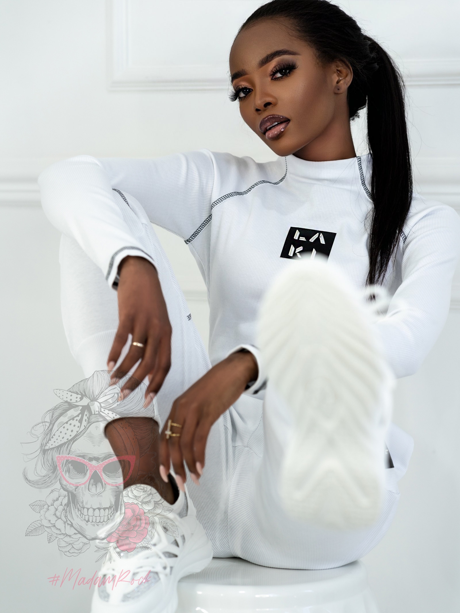 Komplet prążkowany Laki Satempli biały Komplet prążkowany Laki Satempli biały