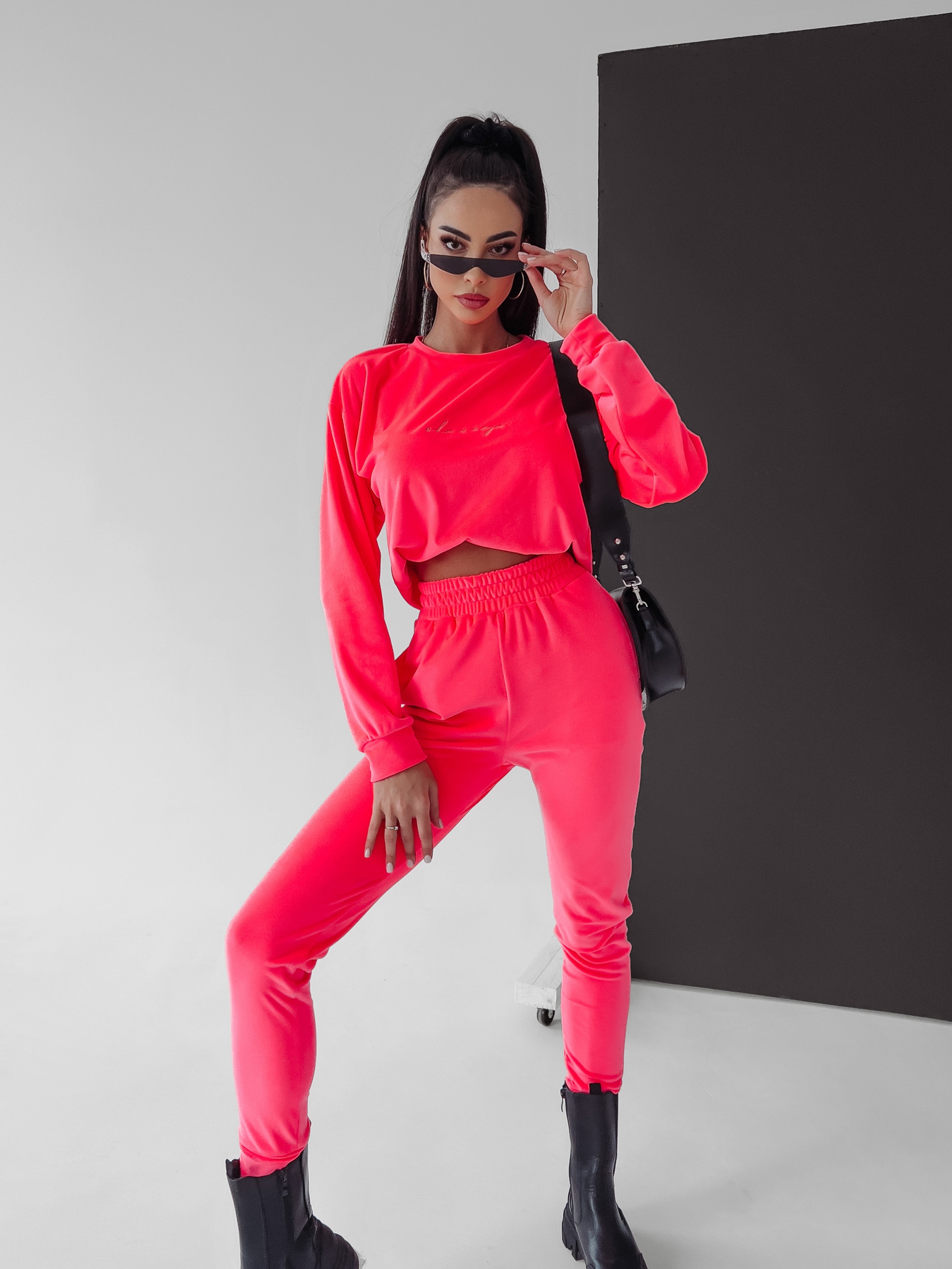 Komplet welurowy Clair Ola Voga neonowy różowy