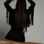 Kurtka z frędzlami Yogi zamszowa czarna