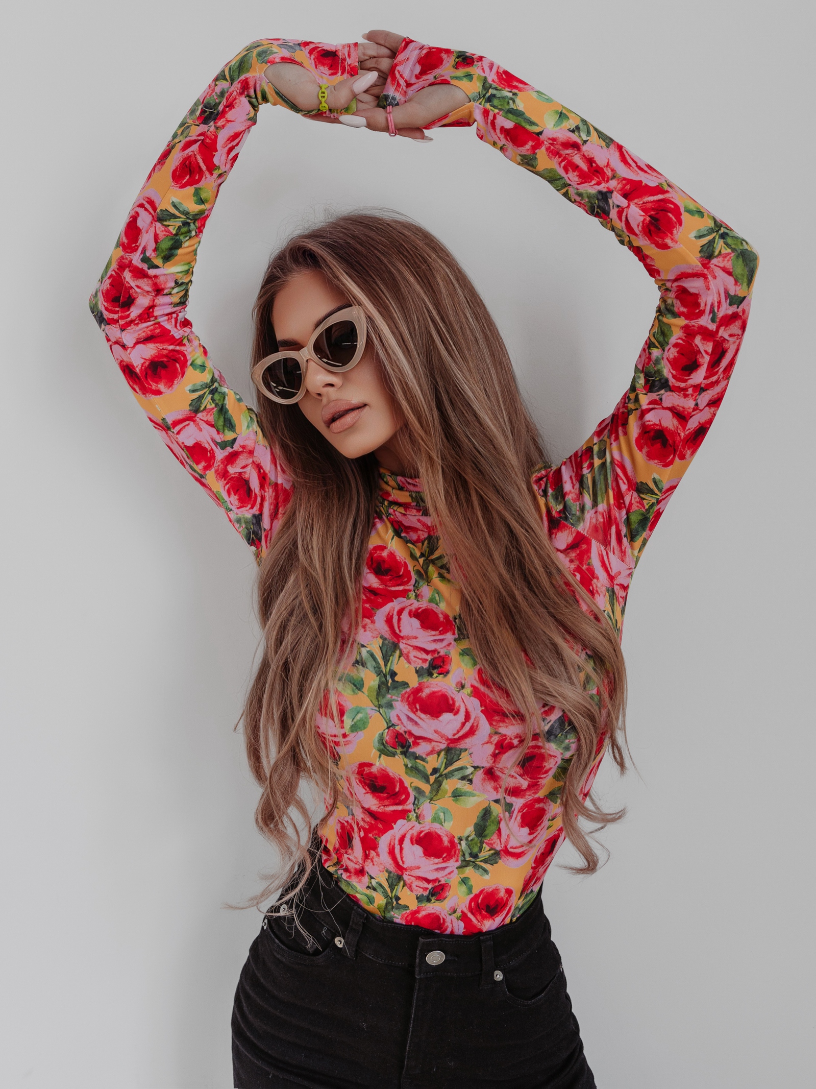 Body dopasowane w kwiaty Roses Ola Voga żółte