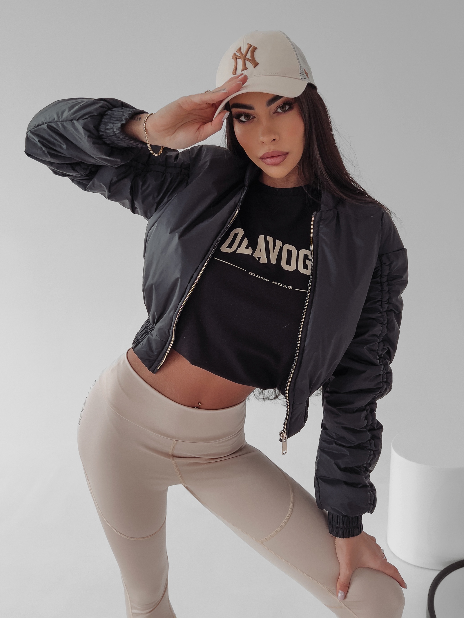 Kurtka krótka Emily Ola Voga czarna