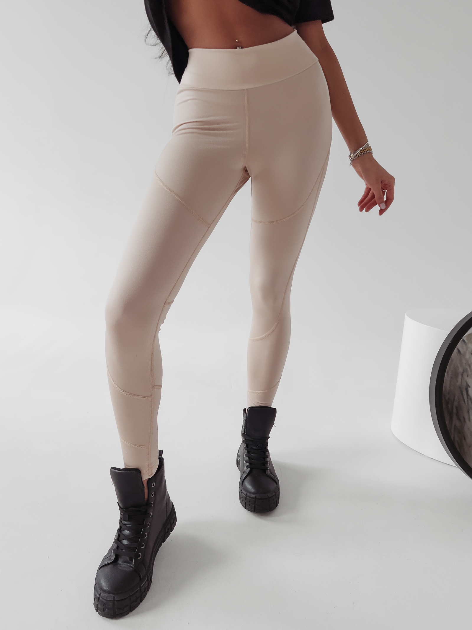 Legginsy wyszczuplające Hoste Ola Voga beżowe Legginsy wyszczuplające Hoste Ola Voga beżowe