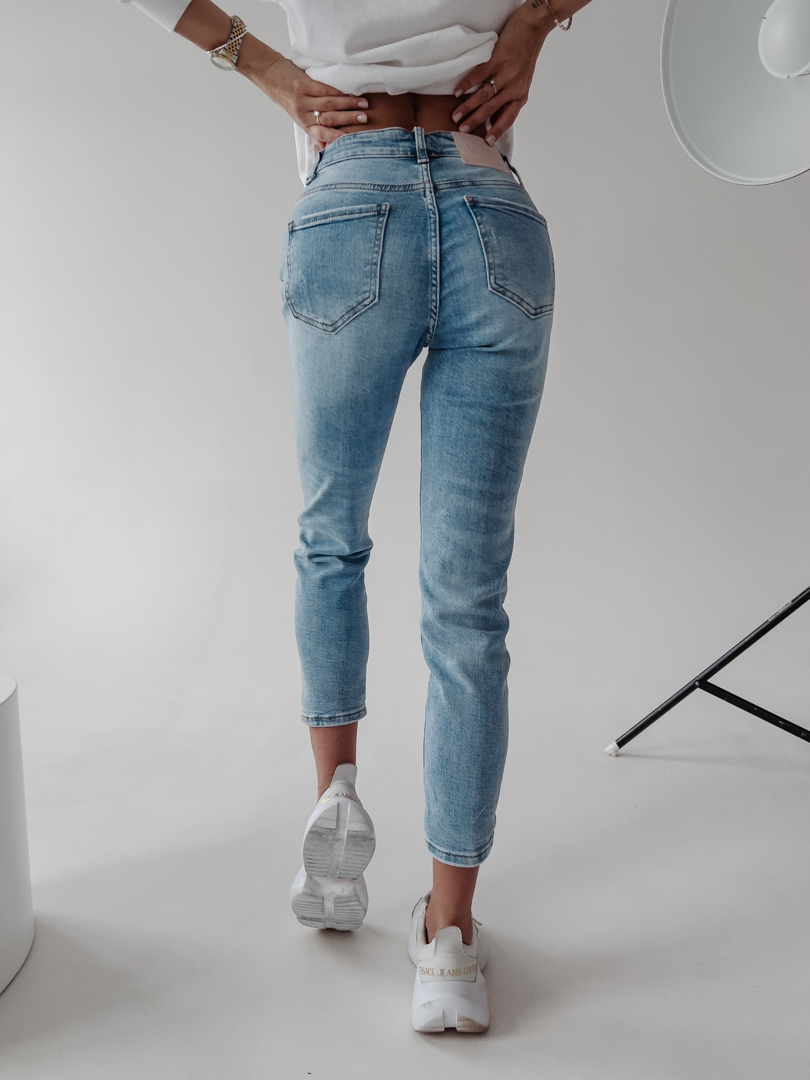 Spodnie jeansowe z przetarciami Ambre Ola Voga niebieskie