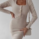 Sukienka dzianinowa prążkowana Marie Ola Voga beżowa