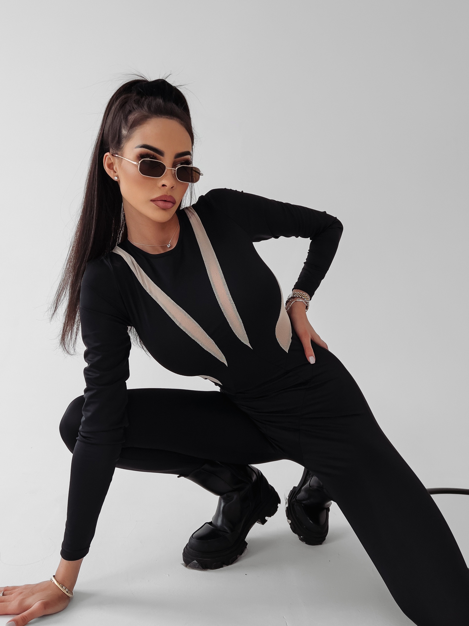 Kombinezon kobiecy dopasowany Madera Ola Voga czarny Kombinezon kobiecy dopasowany Madera Ola Voga czarny