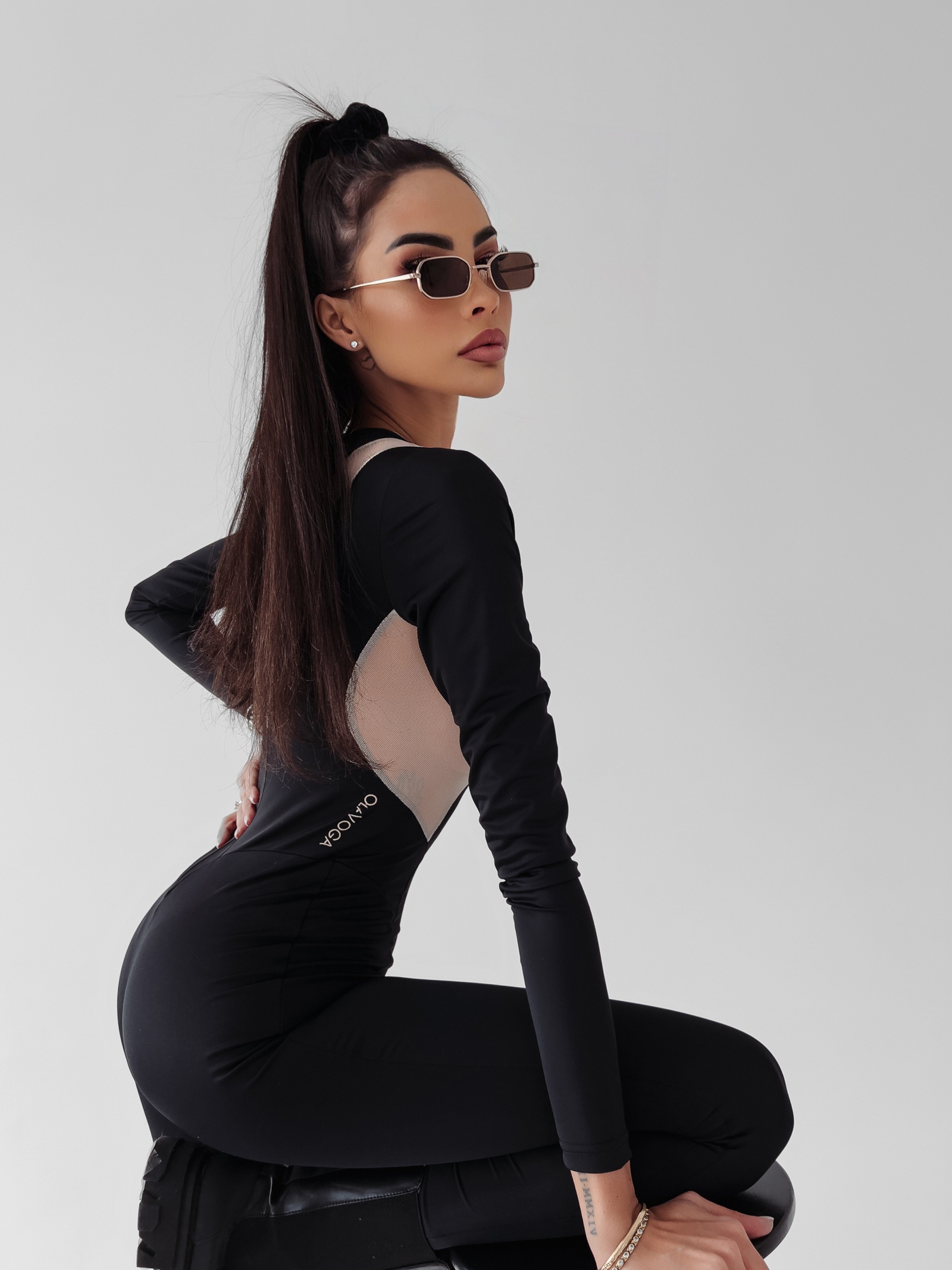 Kombinezon kobiecy dopasowany Madera Ola Voga czarny Kombinezon kobiecy dopasowany Madera Ola Voga czarny