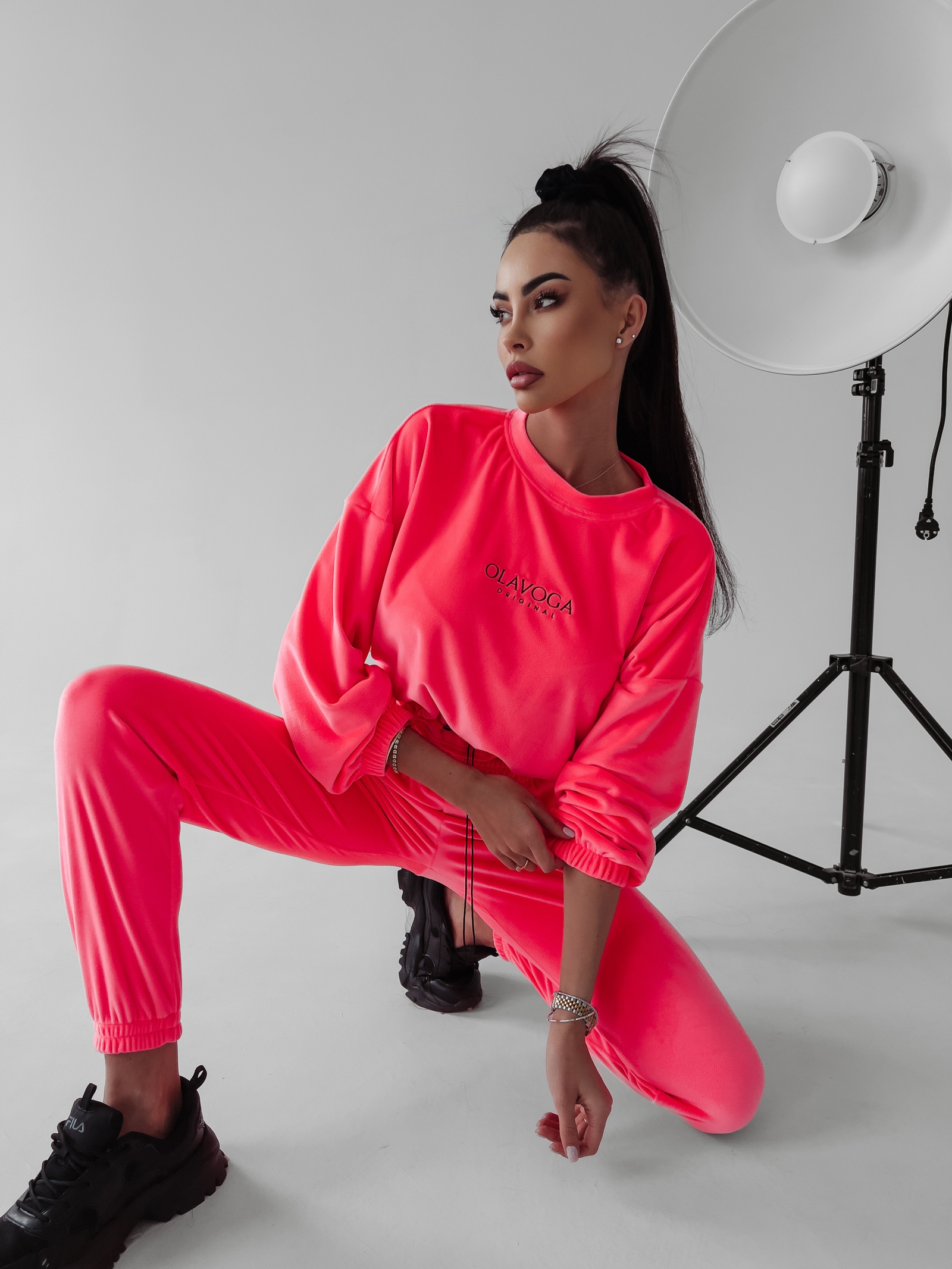 Komplet welurowy Timor Ola Voga neonowy róż