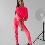 Komplet welurowy Timor Ola Voga neonowy róż