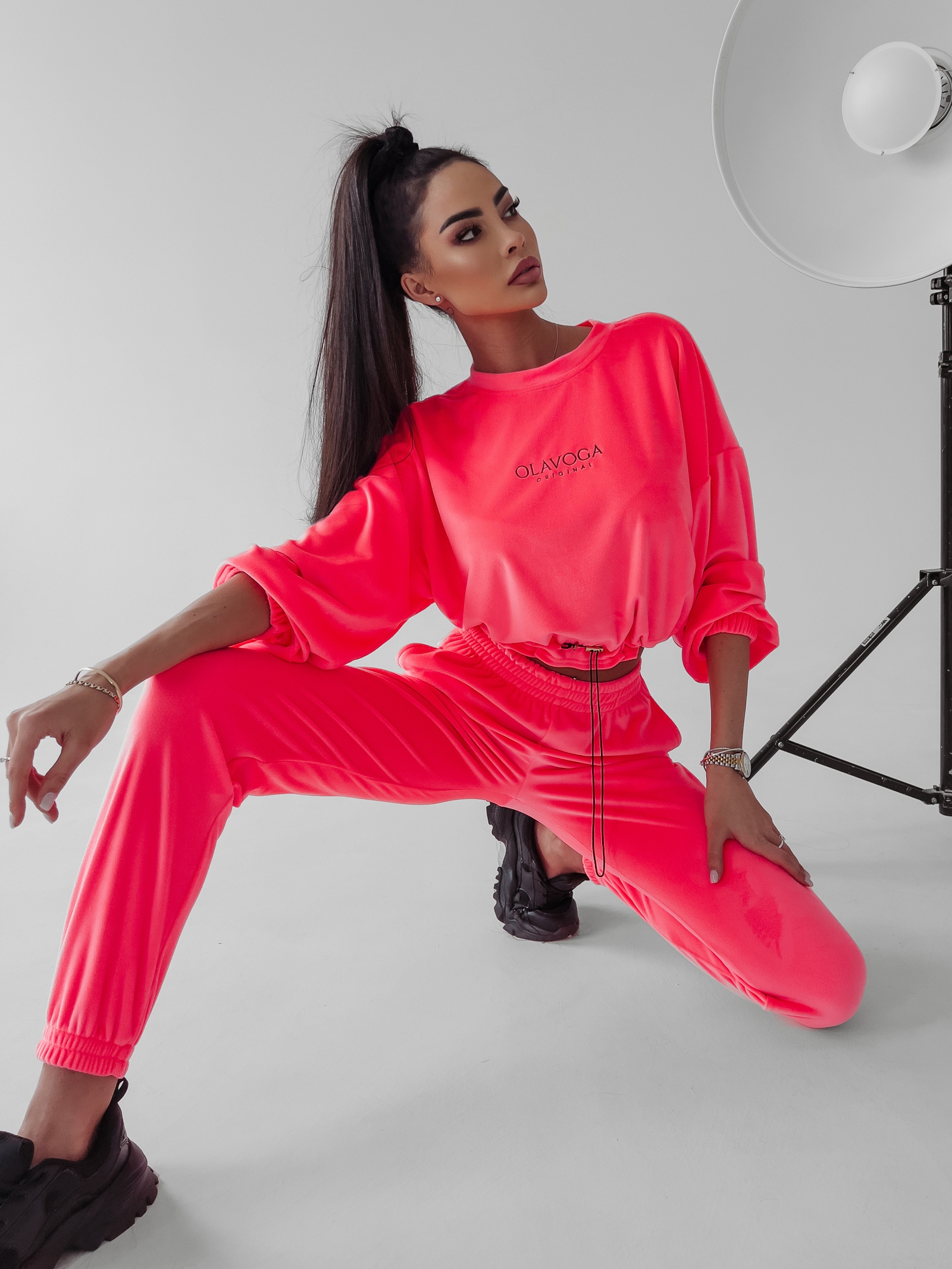 Komplet welurowy Timor Ola Voga neonowy róż