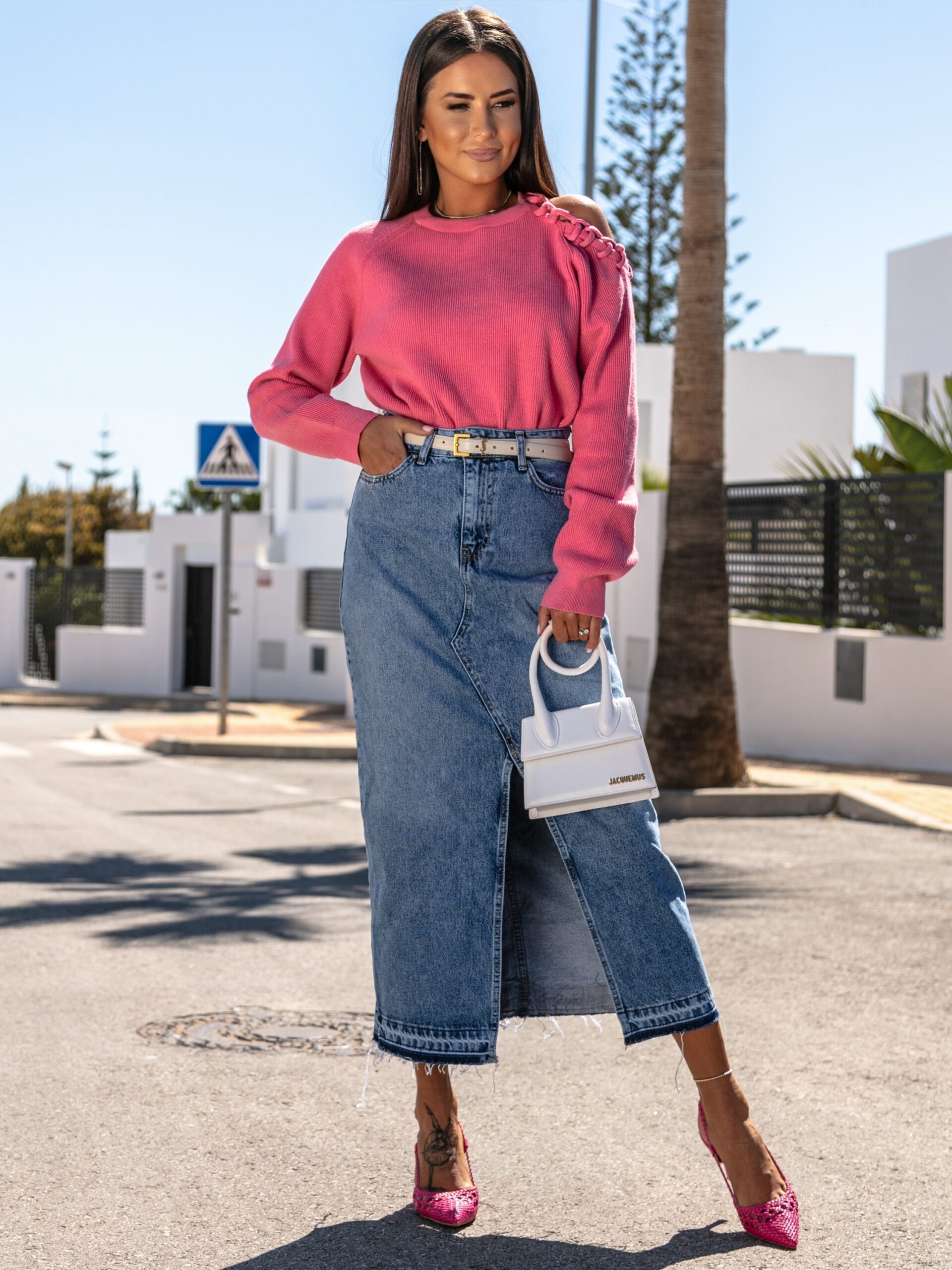 Sweter z odkrytym ramieniem Mapim różowy