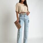 Crop top ze ściąganiem w pasie YoYo beżowy