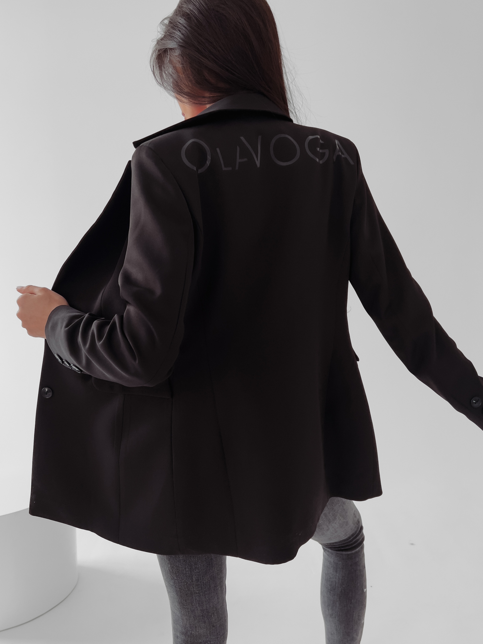 Marynarka taliowana Lara Ola Voga czarna