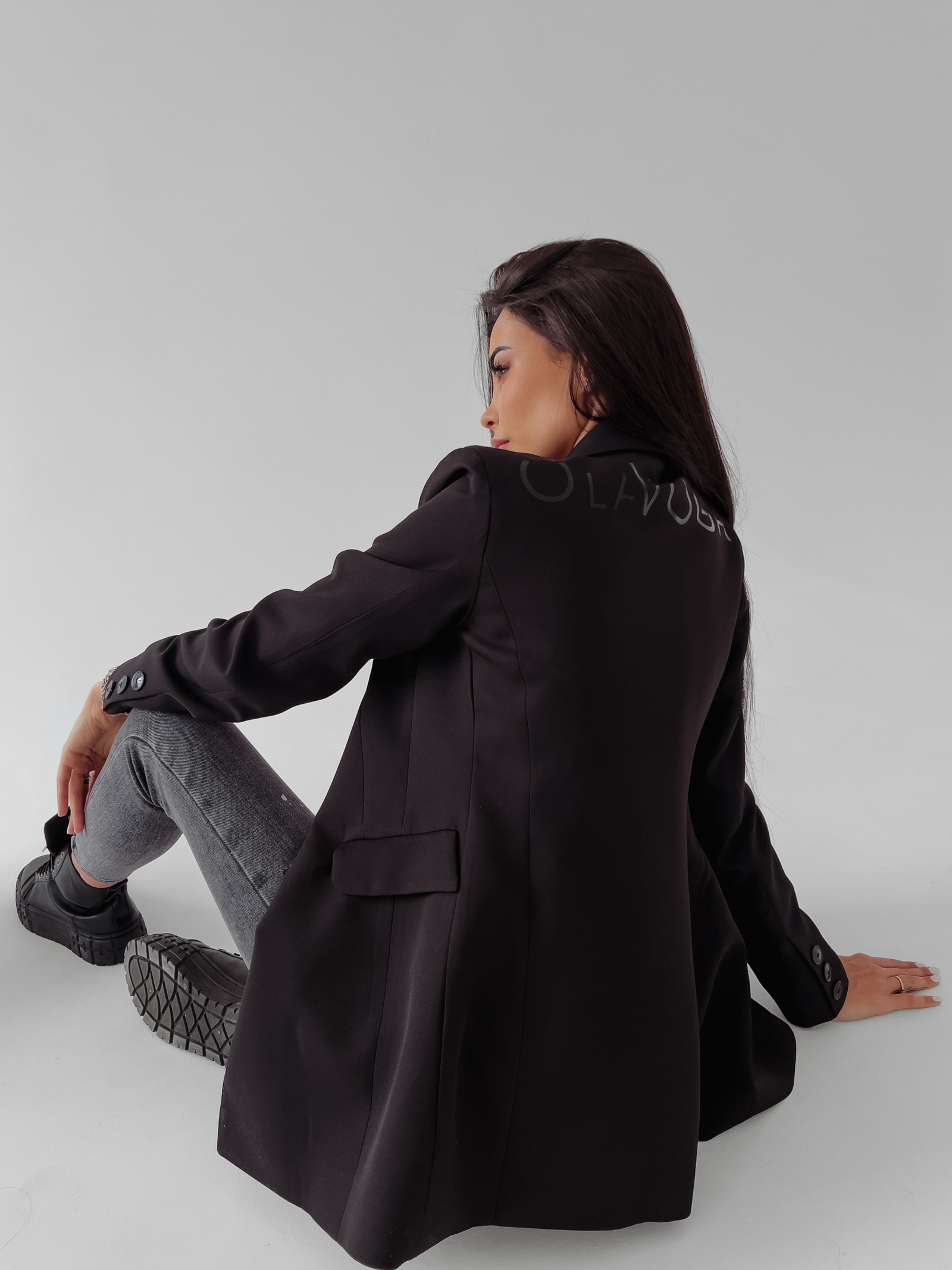 Marynarka taliowana Lara Ola Voga czarna Marynarka taliowana Lara Ola Voga czarna