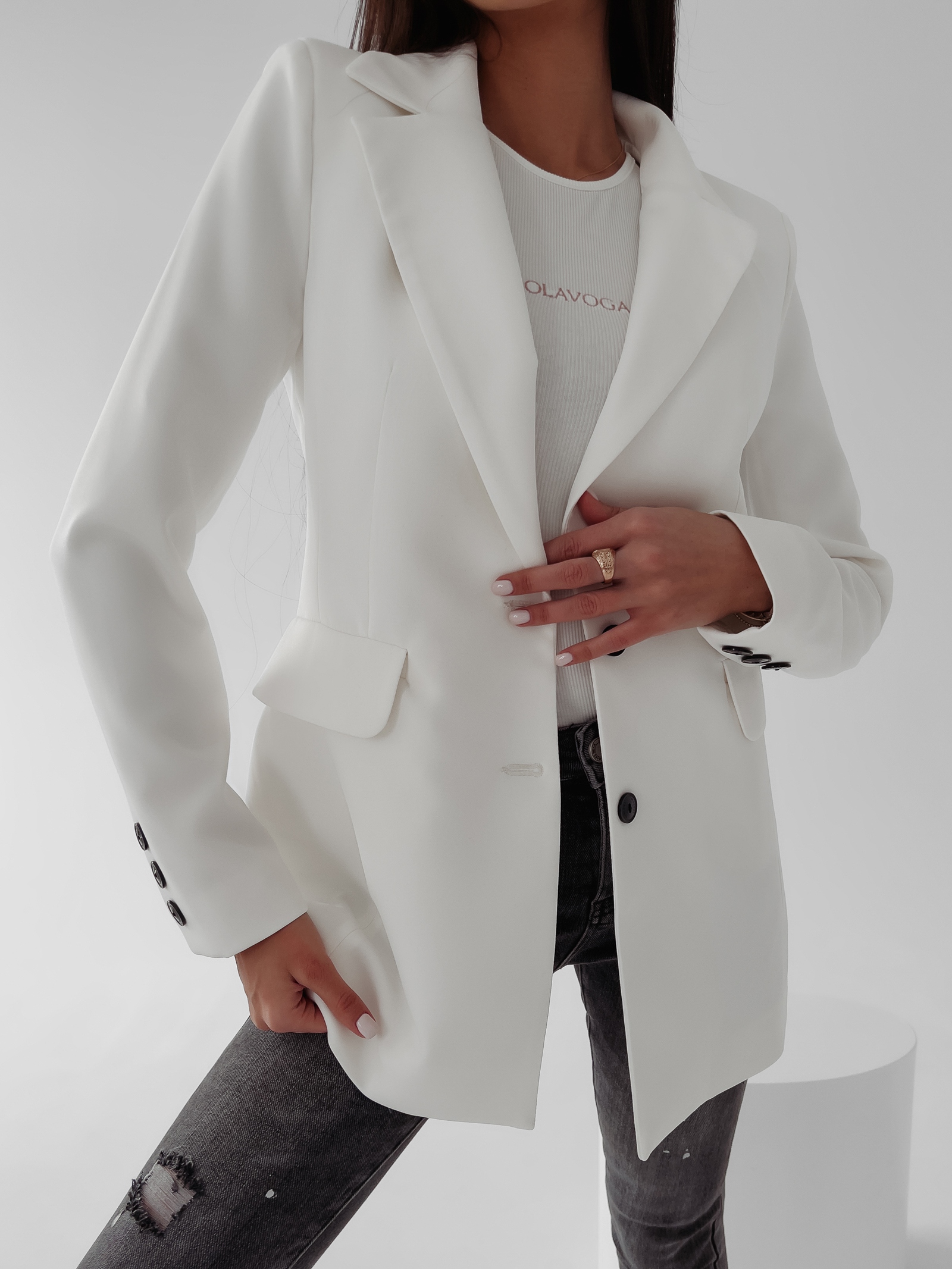 Marynarka taliowana Lara Ola Voga ecru Marynarka taliowana Lara Ola Voga ecru