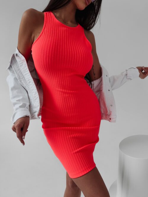 Sukienka dopasowana dzianinowa Ivi Ola Voga neon różowa