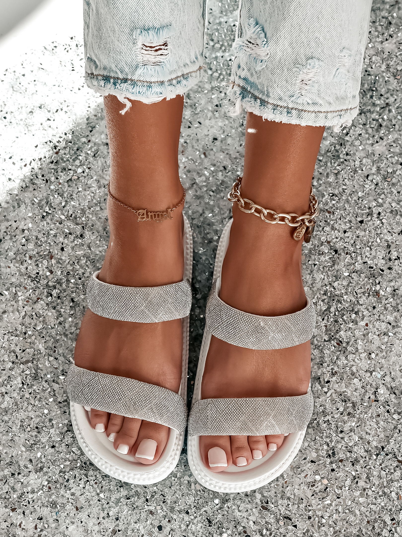 Klapki profilowane Madam Putti białe