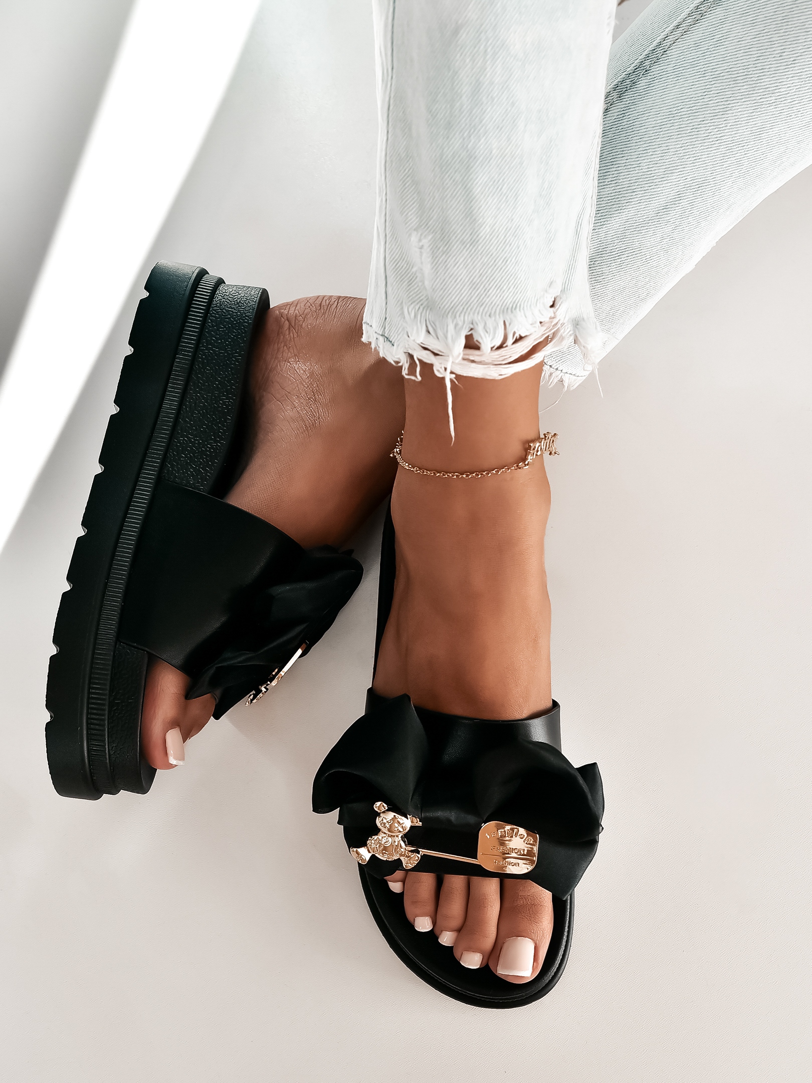 Klapki z misiem Rock Tods czarne Klapki z misiem Rock Tods czarne