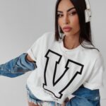 T-shirt z nadrukiem Vitalia Ola Voga ecru