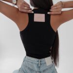 Top basic bawełniany Teja Ola Voga czarny