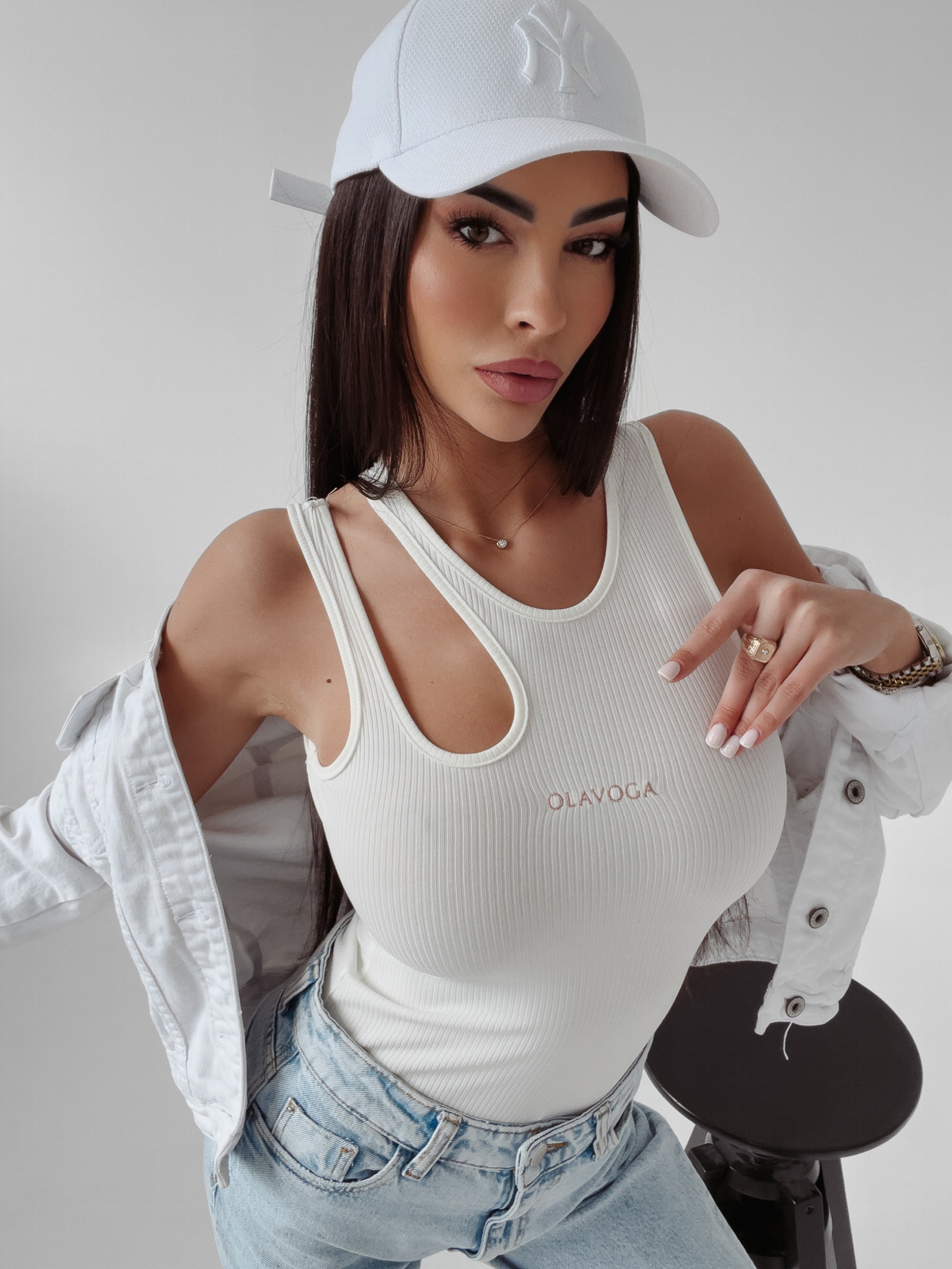 Body prążkowane z wycięciem Tajla Ola Voga ecru Body prążkowane z wycięciem Tajla Ola Voga ecru