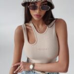 Body prążkowane z wycięciem Tajla Ola Voga beżowe